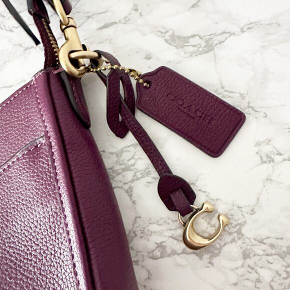 NWOT Coach Chaise Crossbody 19 Wine Color Pebbled Leather Turnlock Pocket Bag - Picture 2 of 13